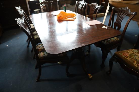 A Regency mahogany triple pillar extending dining table, extends to 10ft x 3ft 9in. H.2ft 4in.